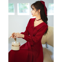 Toast The bride can normally wear an advanced daily red engagement dress with a dress back door and a small gown dress for the spring and autumn