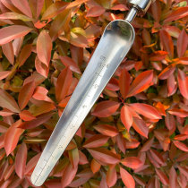 Flower small white multifunctional gardening shovel with scale to fertilize and dig planting to dig wild vegetable home garden tools