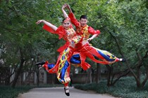 New men and women in the river by beating drums stage costumes adults encouraging Chinese style drum dance fit the costume praise the Chinese Dream Dance