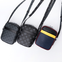  Hong Kong mens small satchel bag new cowhide 2021 shoulder messenger mobile phone bag casual plaid camera bag trend