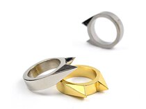 Outdoor equipment Mens and womens self-defense products Anti-wolf weapons Pull finger cat ear ring finger buckle Window breaker