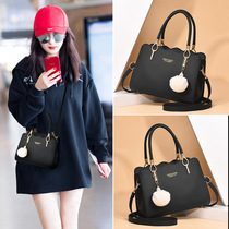 Hong Kong Texture Pop Bag 2021 New Tide Hair Ball Fashion Ladies Shoulder Bag Bag foreign-style pet bag portable