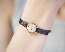 Lithuanian Lady◇Vintage 1970s Vintage Delicate Small Gold Plated Leather Mechanical Womens Watch