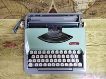 1960 American royal brand sky blue retro nostalgic metal English typewriter literary gift typewriter can be typed