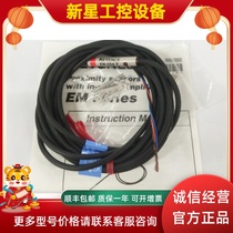 KEYENCE Keen EM-054P line built-in amplifier Small proximity sensor New original dress