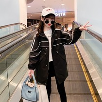 Girls long windbreaker 2021 Korean version of new childrens autumn and winter coat in the big childrens waist thin foreign style childrens clothing