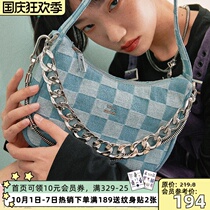 (2021 New) Lola high street punk checkerboard shoulder bag bag niche design chain underarm bag women