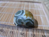 Nine-eyed shale rough stone Eye stone Money stone Pearl to ward off evil spirits to protect the body to spell the ring face