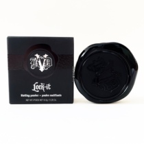 Spot ~ Mei Kat Von D KVD matte oil-controlled honey powder cake lock it light fair