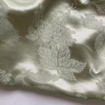 Flat cut cheongsam Chinese clothing silk jacquard wrinkle fabric 28 m 140 wide squirrel grape light green