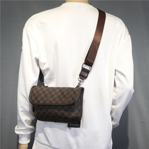 Hong Kong duty-free 2021 new mens shoulder bag simple flap crossbody cross-body Plaid backpack casual hand bag