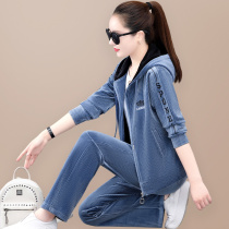 Middle Aged Golden Velvet Suit Woman Spring Autumn 2022 new Lianhood Ocean Gas Aging Mom Clothing Sports Casual Three Sets