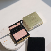 Natural and a lot of presence ~ KEVYN AUCOIN KA high gloss powder Starlight Starlight 4G champagne color