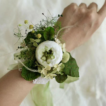 Bride and groom wedding wedding real flower Fresh fresh white green parents best man Bridesmaid corsage Wrist flower