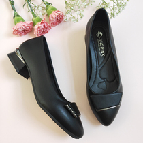 Square heel middle-aged womens shoes soft-soled summer mom shoes Low-heeled shallow mouth 50-year-old womens single shoes leather non-slip womens shoes