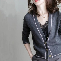 European Station small fragrant wind cardigan coat womens autumn new Korean loose Joker V-neck short wool sweater