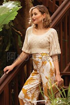 Elizabeth square collar bell-shaped sleeve hollow short top A No Chinese woven illustration text description drawing