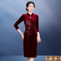New beaded flower gold velvet improved version of the medium-length cheongsam skirt happy mother-in-law wedding dress noble female autumn