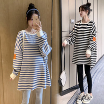  Pregnant womens autumn net red suit fashion autumn 2021 new pregnant womens spring and autumn striped top two-piece women