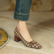 GAIAIER French style retro little fragrant wind ~ genuine leather elegant round head fashion coarse heel womens single shoe high heel shoes