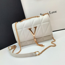 Hong Kong wind design sense crossbody bag summer 2021 new small square bag female tide fragrance wind Diamond soft leather chain bag