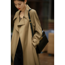 The FYC464700AG] belongs to the flowy beauty temperament of the spring day and the long wind coat jacket in the commute