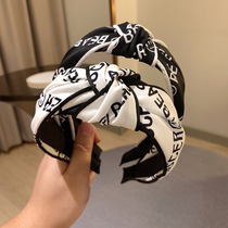 Korean retro small fragrant wind hairband summer wide-brimmed big-name letter headband hairband headdress out of the net red female hair cave