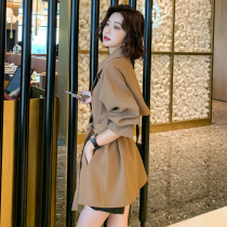 Short style coat jacket female spring autumn small child 2022 new this year popular temperament high-end European and American weight reduction waist down