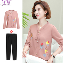 2021 New Moms Autumn Clothing Two Suits Foreign Air Noble T-shirt 50 Year Old Lady Spring Autumn Beat Undershirt