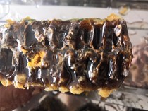 Honeycomb honey chews on the northeast Changbai Mountain soil honey nest natural farmhouse self-produced pure nest honey Linden Tree
