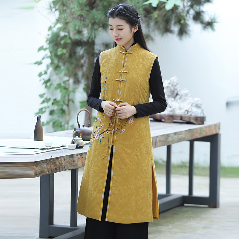 Tang dress Chinese style Chinese cheongsam armor autumn and winter dress fashion improvement embroidered disc buckle top New Years wear 721