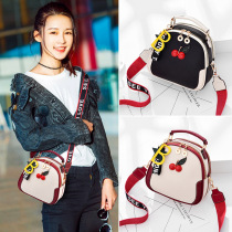 Hong Kong style 2021 New French niche senior sense shoulder pet bag fashion versatile portable shoulder bag women tide