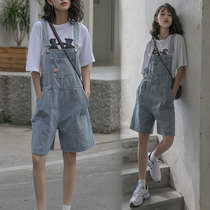 Design sense denim bib shorts womens 2021 summer new Korean version of the student age reduction loose wide leg five-point pants tide