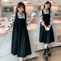 Pregnant womens dress spring and autumn Korean version of loose size New temperament skirt age slimming fake two-piece strap skirt