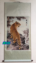 Weaving Jinxiu belt painting axis Su embroidery gold silk embroidery silk cloth framed Zhongtang painting Chinese painting on the mountain tiger male wind