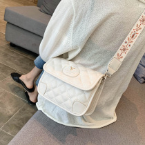 Tide brand 2021 This summer popular small bag shoulder crossbody French niche wild high-grade lingge shoulder bag