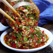 Garlic chili sauce Hunan farmhouse specialty homemade spicy pepper sauce under the meal super spicy noodles mixed rice chopped pepper sauce