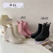 Warm fashion models wearing rain shoes women adult short tube rain boots waterproof overshoes non-slip plus velvet water boots rubber shoes water shoes