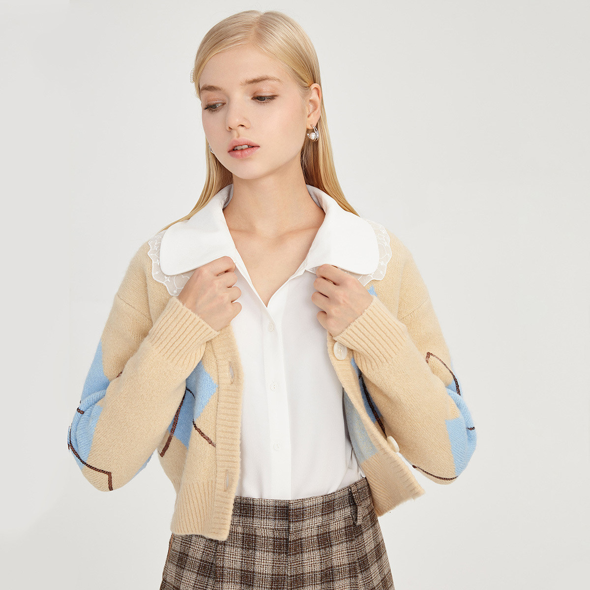 LILY2020 winter new womens classic British Academy wind diamond nail beads short knitted cardigan