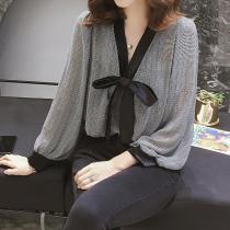 Long sleeve T-shirt female spring and autumn 2021 new design sense niche loose slim fashion vneck chiffon chic top