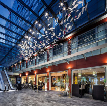 Mall lobby atrium beautiful Chen glass feathers in the air hanging window art top decoration jewelry store hanging ornaments