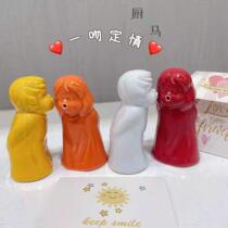  Warm hug decoration villain decoration wall decoration ceramic flavor hug with the same couple gift small porcelain gift box