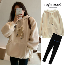 Pregnant womens clothing autumn and winter Korean Fashion Net red Foreign Air composite plus velvet thickened bear lamb wool sweater tide mother Female