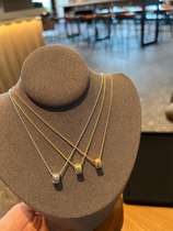 Finely carved and delicate jennie the same mini COCO small golden bean necklace magna lock bone chain