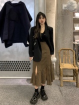 Kurosaki Kurosaki fat mm khaki skirt fishtail split medium long slim large size early autumn plaid skirt