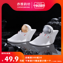 Chiya Yun Fang late night quilt astronaut living room entrance aromatherapy ornaments decoration creative home accessories astronaut