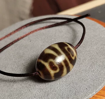 御幸天珠 A03109 珍品 水蓮花天珠 梵字天珠 40x19mm 稀少 彫刻 六