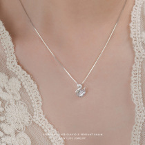 LaurCK Small Swanky Necklace Woman s925 pure silver French style light lavish with small crowdsourced design Advanced sense lock bone chain