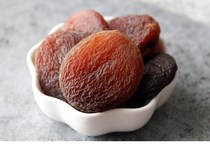 Xinjiang specialty Turkish black Apricot Dried sweet apricot dried apricot seedless apricot 500g