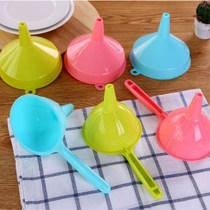 Small funnel dispenser Multi-purpose oil spill jug spill mouth Large diameter seasoning spoon-shaped simple pour oil raisins